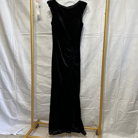 AZAZIE BLAIR
Sheath Pleated Velvet Floor-Length Dress black - Picture 3 of 9